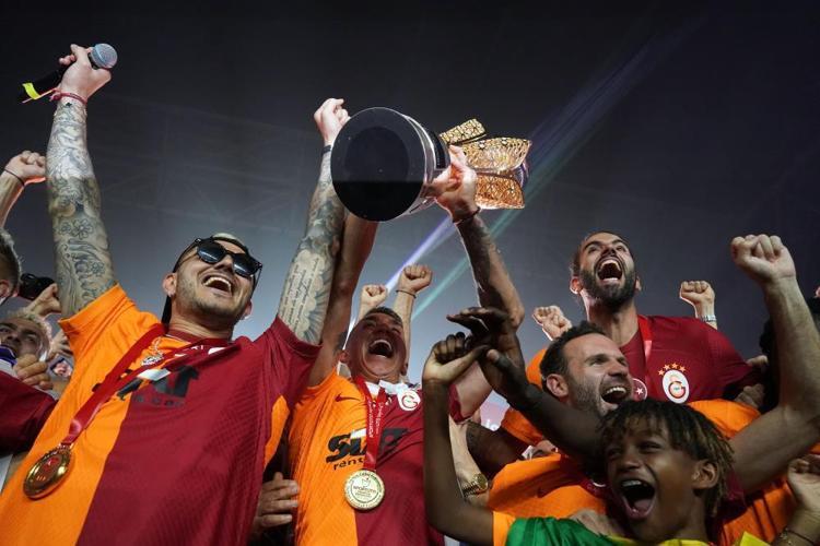 Galatasaray 2 transferi bitiriyor Dursun Özbekten Icardi, Zaniolo, Uğurcan, Rashica ve Felix açıklaması