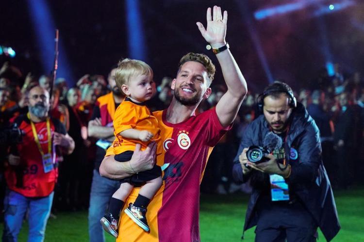 Galatasaray 2 transferi bitiriyor Dursun Özbekten Icardi, Zaniolo, Uğurcan, Rashica ve Felix açıklaması