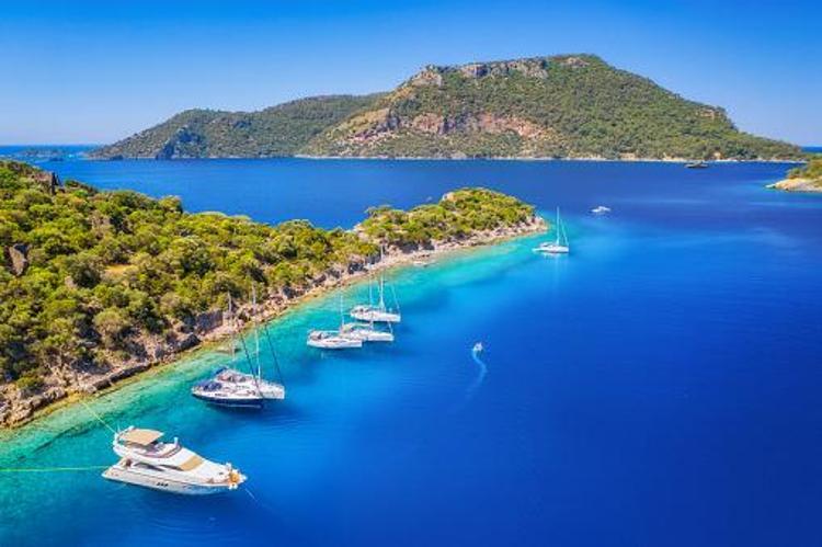 Plaj ücretleri cep yakıyor Kişi başı 5 bin TL isteyen de var, Euro ile ödeme talep eden de...