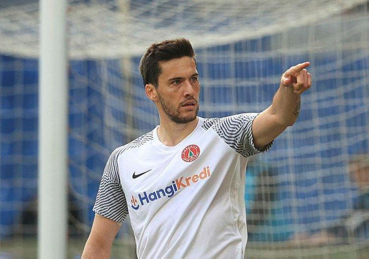 2018de Şenol Güneş onu 250 bin euroya transfer etmişti Jorge Jesustan ilk bomba