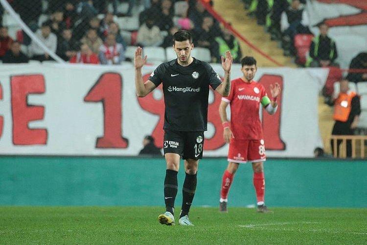 2018de Şenol Güneş onu 250 bin euroya transfer etmişti Jorge Jesustan ilk bomba