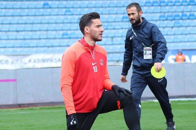 2018de Şenol Güneş onu 250 bin euroya transfer etmişti Jorge Jesustan ilk bomba