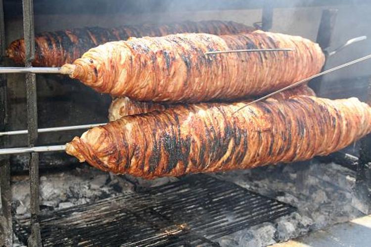 Şimdi de kokoreç Yunanistan bir yemeğimizi daha sahiplendi