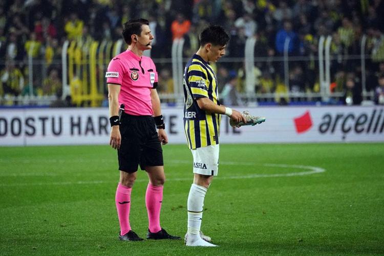 Ali Koç 4 senede 5 gol atan kanat forveti Fenerbahçeye getiriyor Transferde Luyindama detayı...