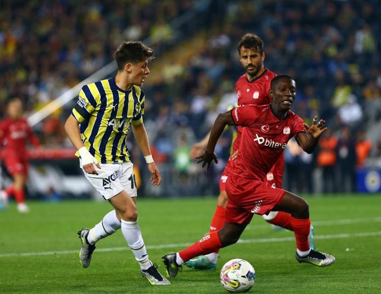 Ali Koç 4 senede 5 gol atan kanat forveti Fenerbahçeye getiriyor Transferde Luyindama detayı...