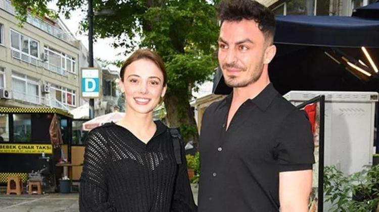Rabia Soytürk kumsalda pozlar verdi Fiziği dikkat çekti