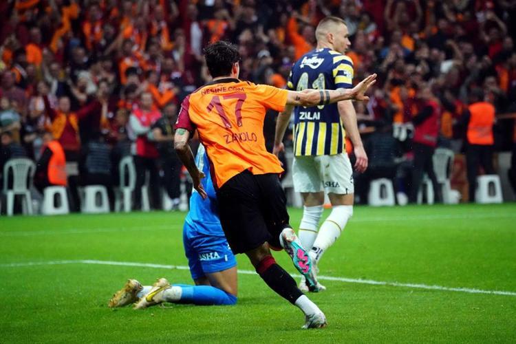 Galatasaraya büyük şok Yıldız futbolcunun menajeri Juventus tesislerine giriş yaptı