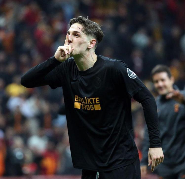 Galatasaraya büyük şok Yıldız futbolcunun menajeri Juventus tesislerine giriş yaptı