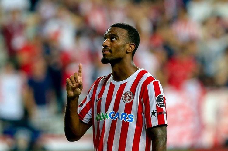 Fenerbahçe 7 süper starla görüşmelere başladı ilk transfer bombası patladı