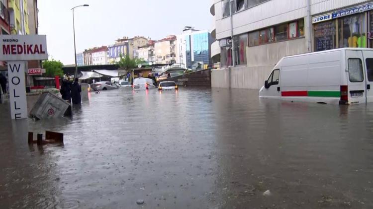 Sel ve sağanak tehlikesi Meteoroloji son dakika illeri duyurdu, hava tersine döndü