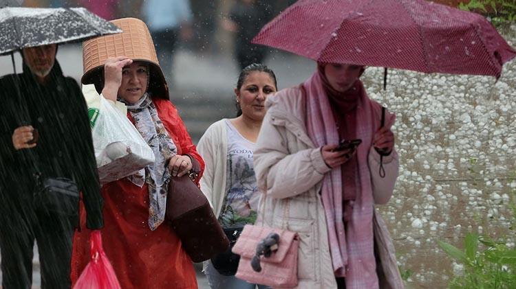Sel ve sağanak tehlikesi Meteoroloji son dakika illeri duyurdu, hava tersine döndü