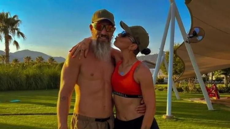Survivor Özgür Tetik eşi kim Survivor şampiyon adayı Özgürün çocuğu var mı