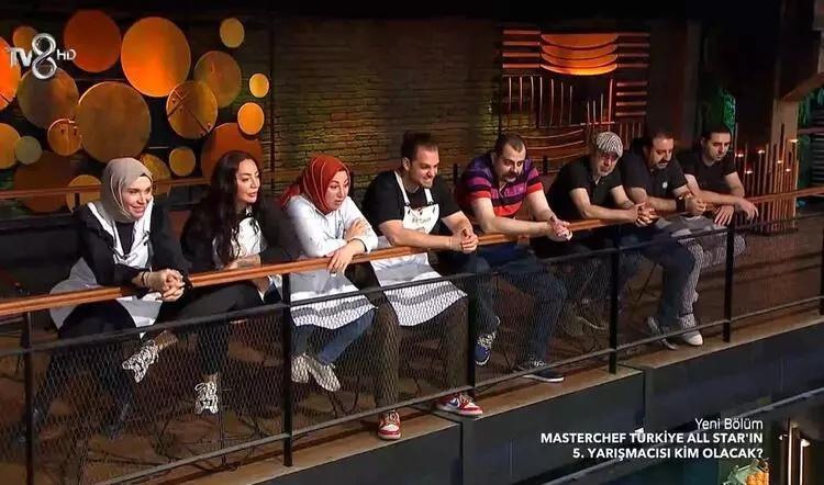 MasterChef 2023te ana kadroya giren 5. isim belli oldu 18 Haziran MasterChef ilk grupta kimler yukarı çıktı