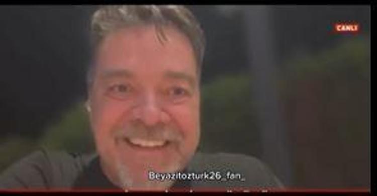 Beyaz Show yeniden başlıyor Beyazıt Öztürk müjdeyi canlı yayında verdi