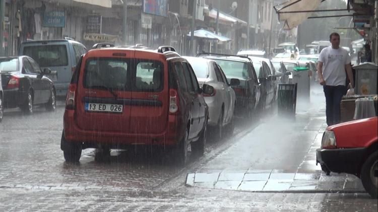 Bazı illerde beklenen hava durumuyla günün en yüksek sıcaklıkları ise şöyle: