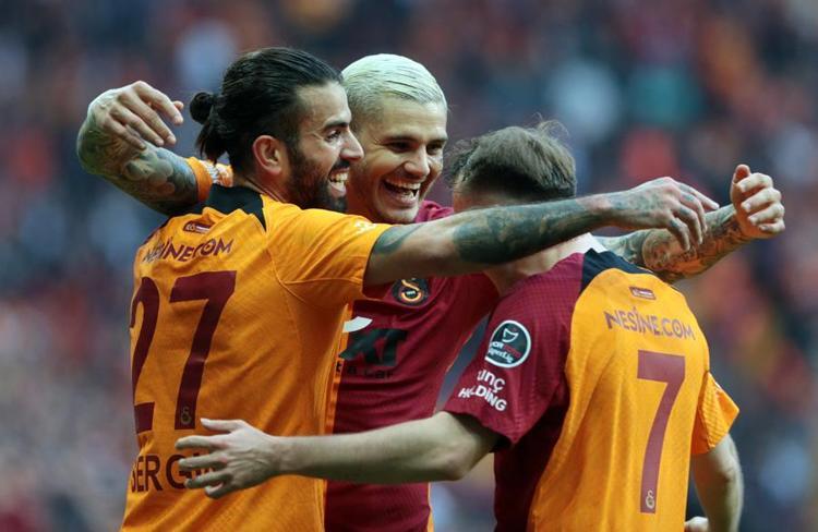 Dzeko Fenerbahçeye imza attı olan Galatasaraya oldu İcardi İntere gidiyor