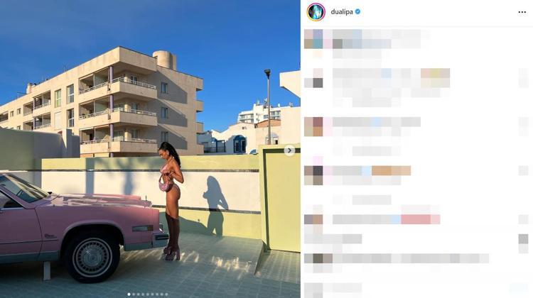 Dua Lipa pembe bikinisiyle fiziğini sergiledi