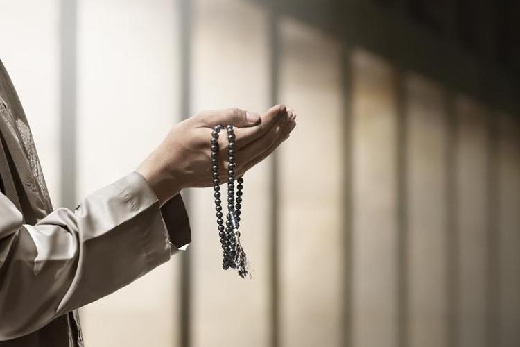 Kabir ziyaretinde okunacak dua ve sureler Bayramda mezar başında ne okunur, Mezarlık ziyareti ne zaman yapılır Mezarda okunacak dualar