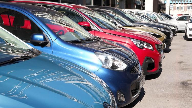 Sıfır arabada stokçu kaosu sonrası çözüm önerisi geldi İkinci el otomobildeki fahiş artışın nedenini açıkladı