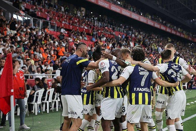 İsmail Kartal Mancininin sol bekini istedi Oosterwolde yine yedek kulübesine hapsolacak