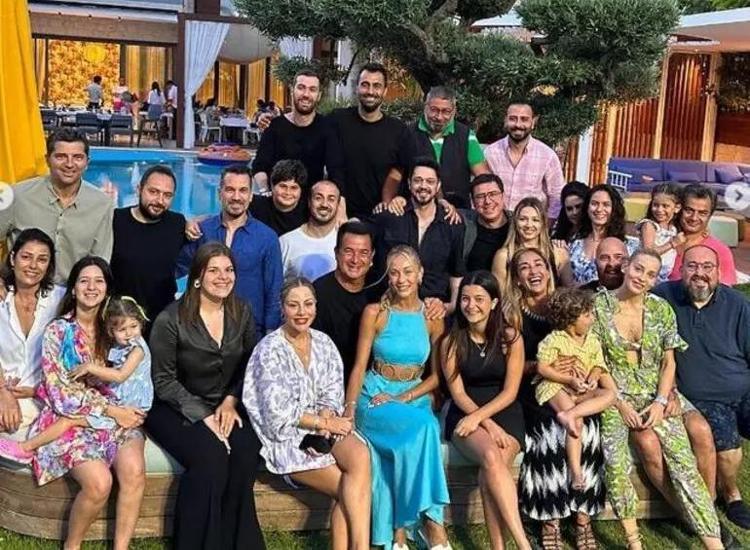 Acun Ilıcalı şaşırttı Ayça Çağla Altunkayaya sürpriz kutlama