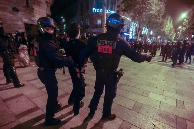 Fransa Cumhurbaşkanı Macrondan eylemciler için skandal teklif