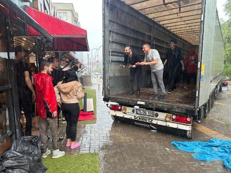 Karadenizi sel vurdu, son dakika uyarılar art arda geldi Bakanlar sel bölgesindeki son durumu açıkladı