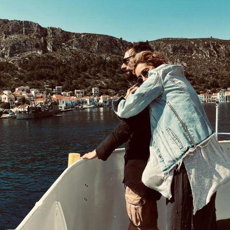 Sıla ve İlker Kaleli sahnede aşka geldi Bir anda öptü