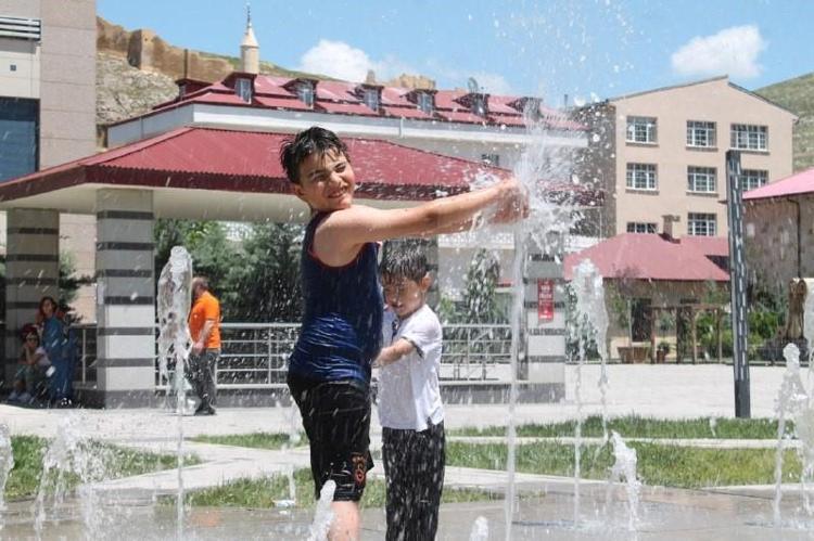 Sıcaklar pik yapacak Tarih belli oldu, iller tek tek açıklandı Meteoroloji ve AKOM’dan uyarılar art arda geldi