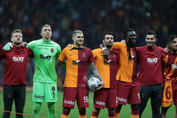 Okan Buruk istedi, Dursun Özbek devreye girdi, Galatasaraydan imza şov