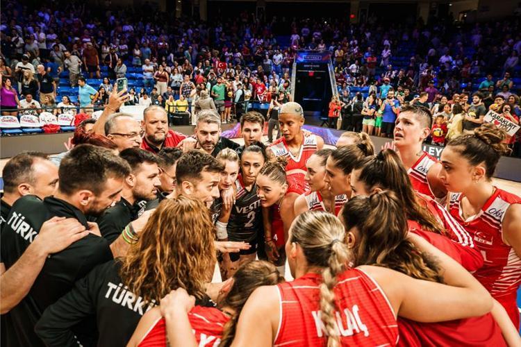 A MİLLİ KADIN VOLEYBOL TAKIMINDAN 3 OYUNCU RÜYA TAKIMDA