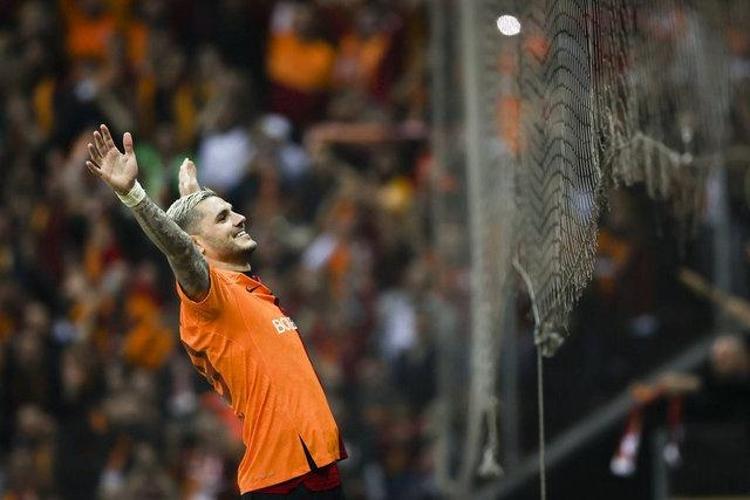 WANDA NARA KANSER Mİ