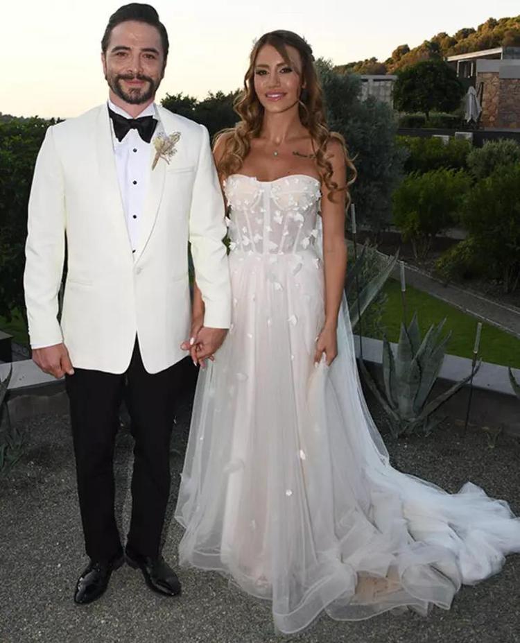 Ahmet Kural ve Çağla Gizem Şahin evlendi Eşine övgüler yağdırdı