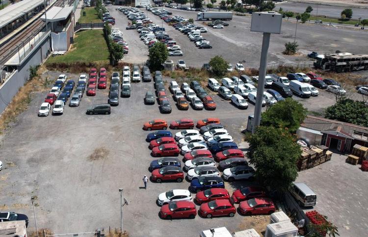 İstanbuldaki sıfır araba stokçuları görüntülendi Ormana bile saklamışlar