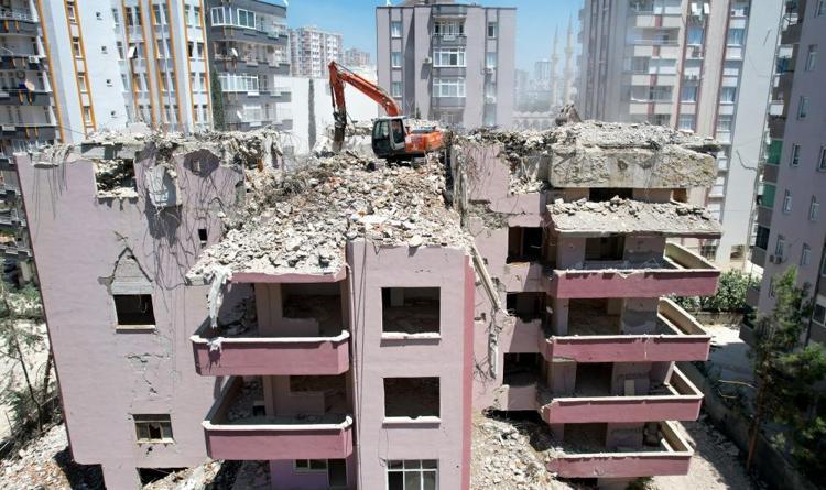 ORTA HASARLI BİNALAR YIKILACAK MI ||| Çevre Şehircilik Bakanlığı orta hasarlı binalar ne olacak Orta hasarlı binalar ne zaman yıkılacak, Malatya’da Hatay’da orta hasarlı binalar yıkılacak mı