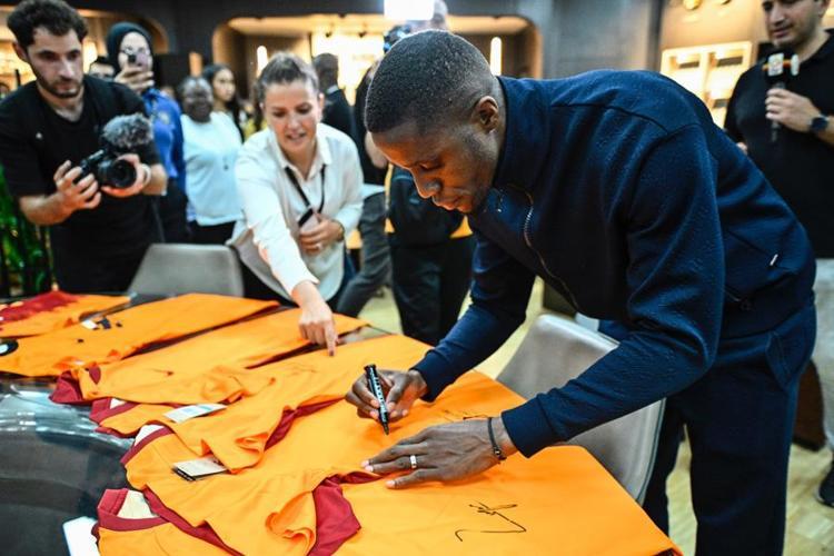 Ali Koça Zaha transferini unutturacak 2 yıldız teklif edildi: Orada duruyorlar git başkan