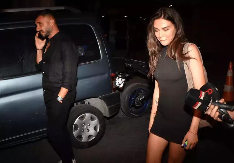Dilara Aksüyek ve sevgilisi sarmaş dolaş Demek ki hiç aşık olmamışım