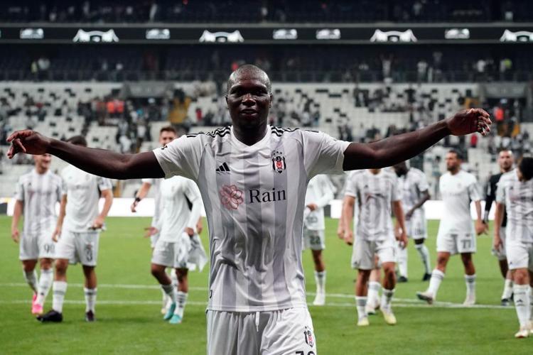 Semih Kılıçsoy 90+4te tarihe geçti Burak Yılmaz ve Şenol Güneş çıkardı