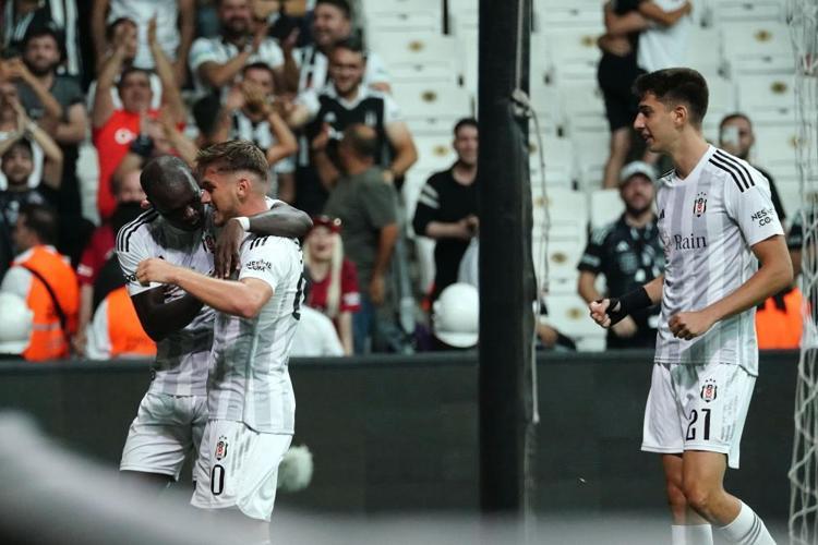 Semih Kılıçsoy 90+4te tarihe geçti Burak Yılmaz ve Şenol Güneş çıkardı