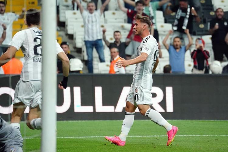 Semih Kılıçsoy 90+4te tarihe geçti Burak Yılmaz ve Şenol Güneş çıkardı