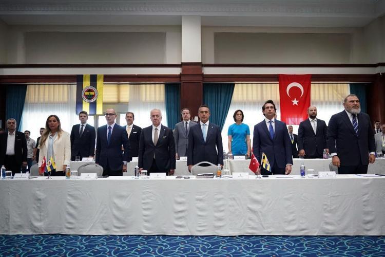 Ali Koçtan forma kararı Geri adım attı, Aziz Yıldırıma sert sözler: Sizin derdiniz başka