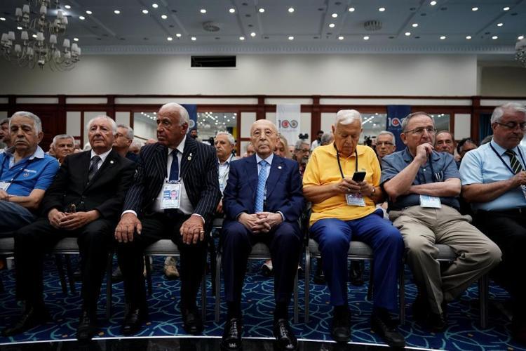 Ali Koçtan forma kararı Geri adım attı, Aziz Yıldırıma sert sözler: Sizin derdiniz başka