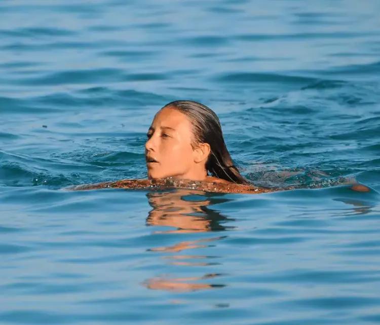 Aleyna Kalaycıoğlu tek başına tatile çıktı Fit haliyle dikkat çekti