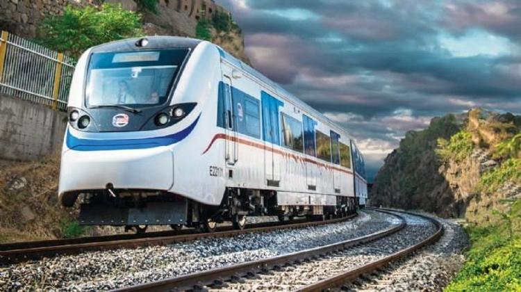 İZMİR’DE METRO, TRAMVAY ÇALIŞIYOR MU, GREVDE Mİ
