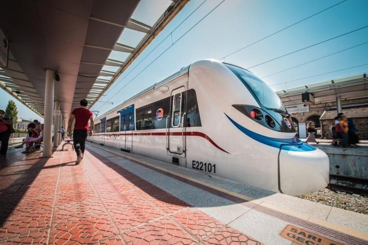 İZBAN grevde mi 1 Ağustos İzmirde İZBAN çalışıyor mu, metro tramvay hizmet veriyor mu, İzmirde grev ne zaman bitecek, İZBAN grevi bitti mi