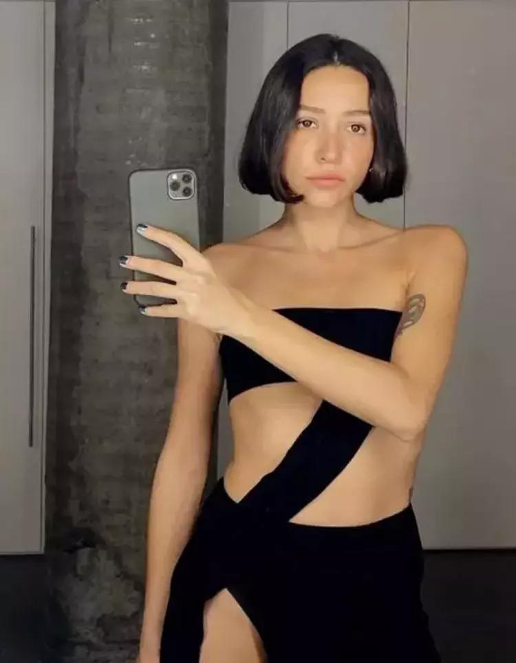 Zeynep Bastıktan iddialı pozlar geldi