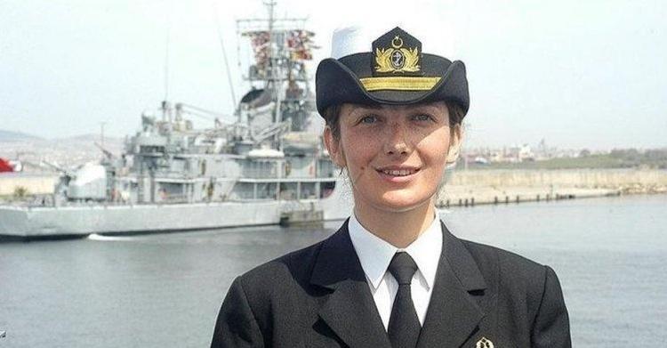 Amiral Gökçen Fırat kimdir İlk kadın Amiral Gökçen Fırat kaç yaşında, evli mi