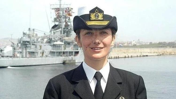Amiral Gökçen Fırat kimdir İlk kadın Amiral Gökçen Fırat kaç yaşında, evli mi