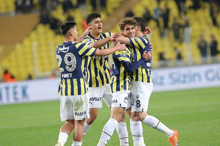 Ozan Tufan hiç düşünme dedi, Jorge Jesus denedi, İsmail Kartal hesabını kesti