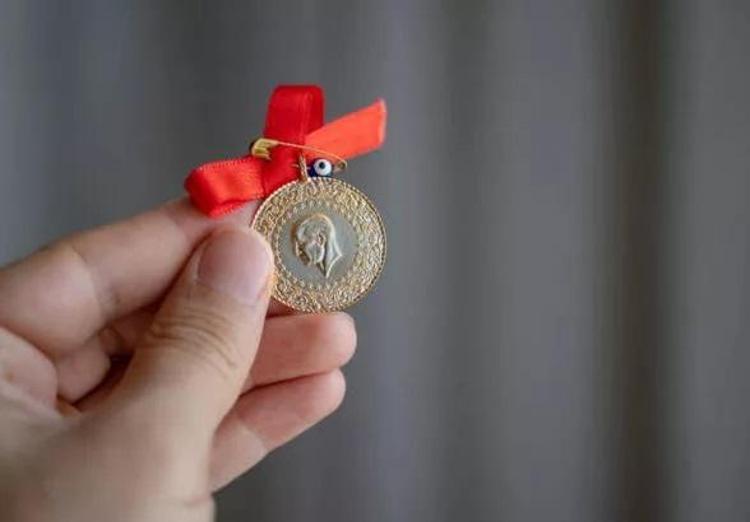 Altın fiyatları sürpriz yapacak Peş peşe kritik uyarılar geldi, 2024 altın yılı olacak ama acele etmeyin